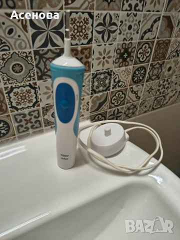 Електрическа четка за зъби Oral-B Professional Care