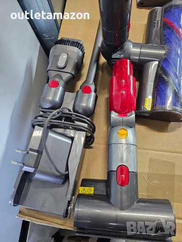 Вертикална прахосмукачка Dyson V10 Origin, снимка 3 - Прахосмукачки - 54455072