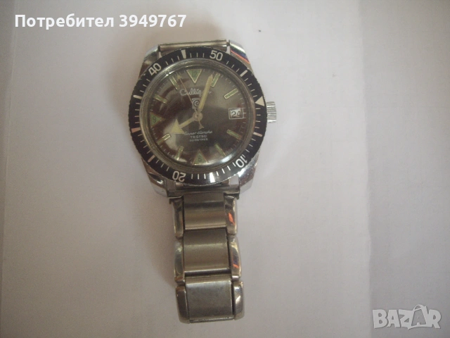 Стар мъжки механичен часовник.