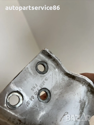 Панта за задна дясна врата бяла заден волан за Mercedes Vito W639 (2003-2009) A6397400437, снимка 2 - Части - 54206281