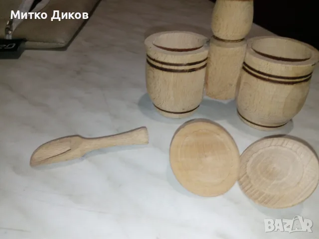 Солница дървена две чашки с лъжичка нова Орешак, снимка 5 - Прибори за хранене, готвене и сервиране - 55513220