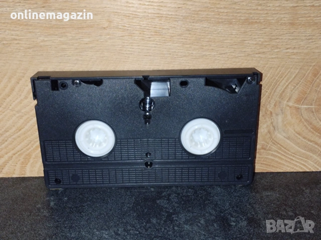 Видеокасета " Едно Гадно Ченге " VHS, снимка 5 - Други жанрове - 55166551