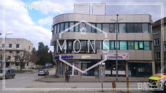 Търговско помещение за продажба в централната част на гр. Горна Оряховица, снимка 11 - Магазини - 55133523