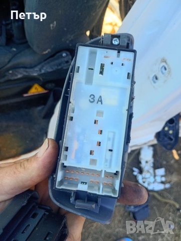 Бутони ел.стъкла Нисан нв200 Nissan NV200, снимка 2 - Части - 55082106
