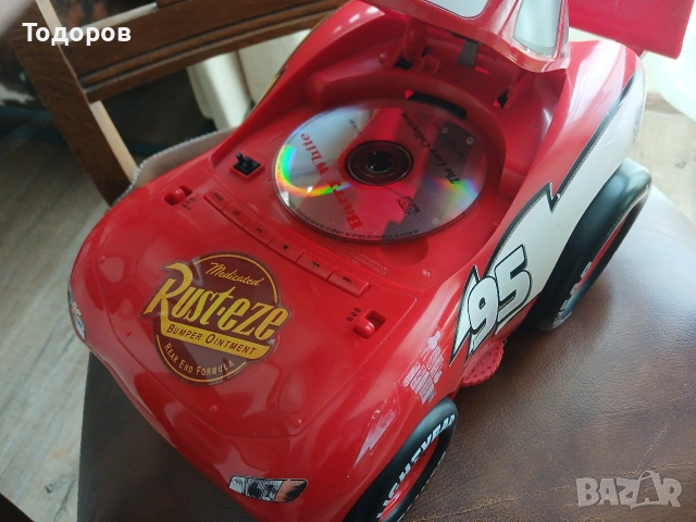 CARS 2, радио със CD Mc Queen много рядък модел компакт диск с радио, снимка 2 - Радиокасетофони, транзистори - 54352675