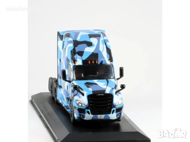 FREIGHTLINER CASCADIA „Blue Camo“ влекач 2018 - мащаб 1:43 на Hachette моделът е нов в блистер, снимка 4 - Колекции - 53779743