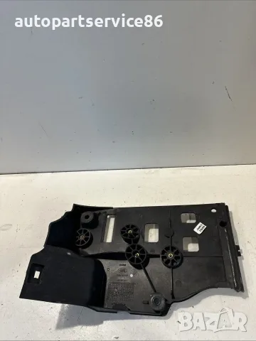 Държач на акумулатора DWM500021 за Land Rover Discovery 4 3.0 TDV6 2010–2016