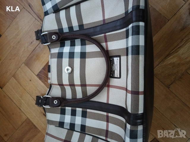 Оригинална чанта Burberry , снимка 15 - Чанти - 54943042