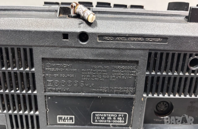 Радиокасетофон Hitachi TRK-6830E за части, снимка 12 - Радиокасетофони, транзистори - 54810572