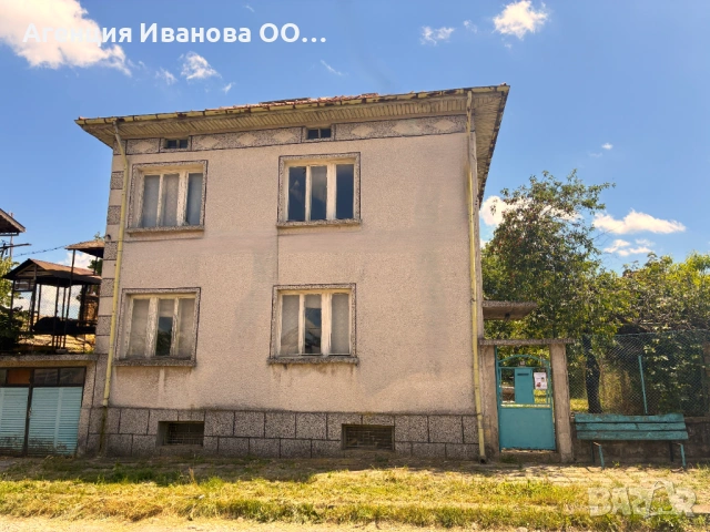   Къща с три жилищни части, гараж и двор – гр. Попово, снимка 2 - Къщи - 54939900