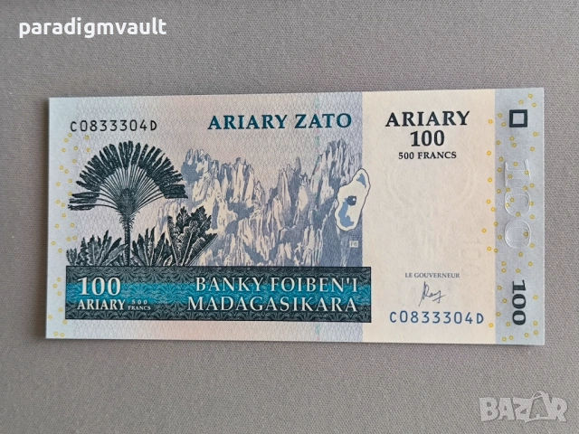 Банкнота - Мадагаскар - 100 ариари UNC | 2004г.