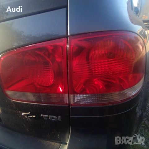Външни и вътрешни стопове  за VW TOUAREG 2004г. Двата външни стопа имат по една пукнатина. 