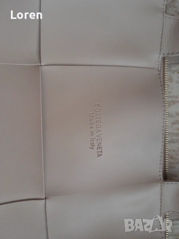 Като нова!*Bottega Veneta*Дамска чанта в бежов цвят, снимка 12 - Чанти - 51097738