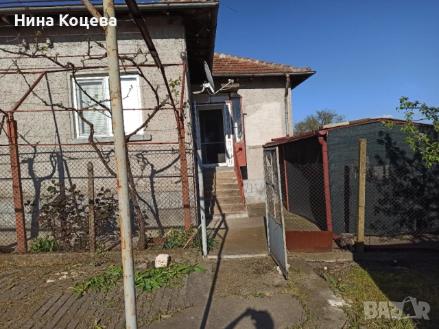 Продавам фамилна къща 🏡, снимка 9 - Къщи - 54329069