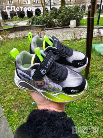 Светещи Labubu , снимка 3 - Детски маратонки - 54065695