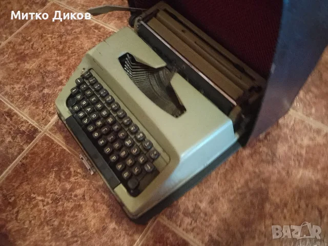 Пишеща машина от соца работеща с куфар, снимка 4 - Други ценни предмети - 55614465