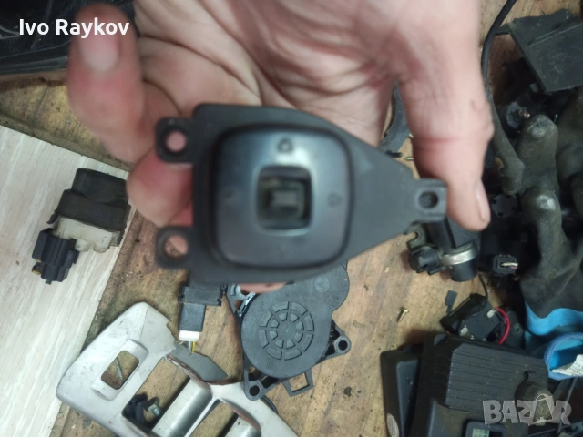 Бутон , огледала за Mazda 3 BK , BJ0E66600 , снимка 2 - Части - 54485194