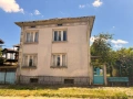   Къща с три жилищни части, гараж и двор – гр. Попово, снимка 2