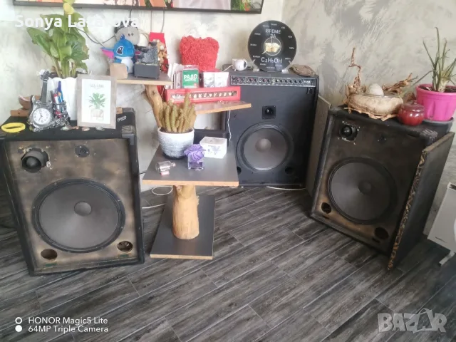 Две колони и кубе