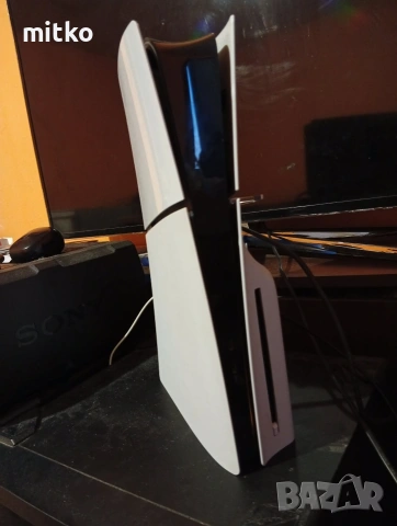 PlayStation 5 като нов с две игри , снимка 3 - PlayStation конзоли - 54796979