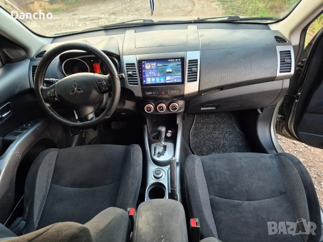 Mitsubishi Outlander 2.4i 4x4, снимка 7 - Автомобили и джипове - 55254614