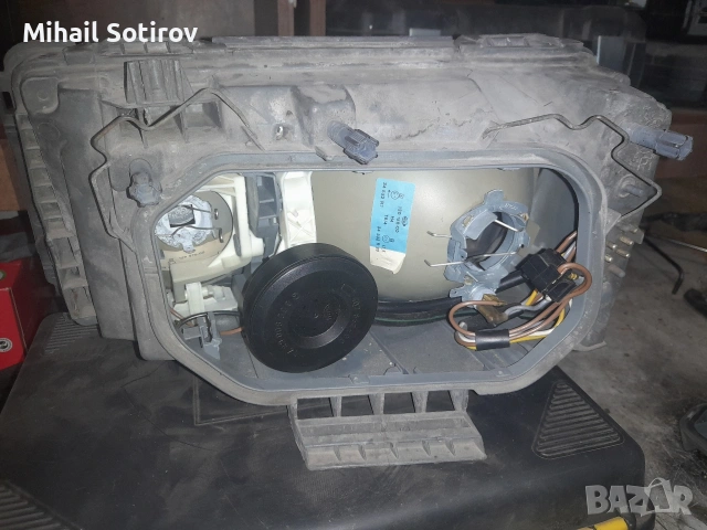 Десен фар за Мерцедес 124, снимка 6 - Части - 54314904