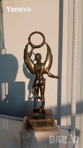 Бронзова скулптура с мраморен постамент на Виктория , богиня на победата , снимка 3 - Статуетки - 53977117