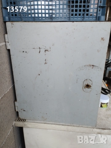 Продавам метална каса, снимка 3 - Сейфове и каси - 54153353