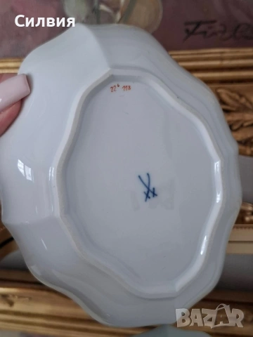 Малка чинийка Meissen ⚔️, снимка 3 - Антикварни и старинни предмети - 54703823