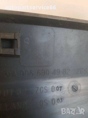 Декоративна лайсна за предна лява врата за Mercedes Sprinter W906 (2006-2012) A9066904982, снимка 2 - Части - 55175442