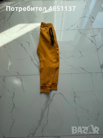 Оригинален Nike tech fleece отанжево и бежаво , размер S, снимка 5 - Спортни дрехи, екипи - 54904124