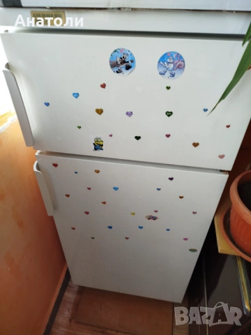 Продавам хладилник Либхер 