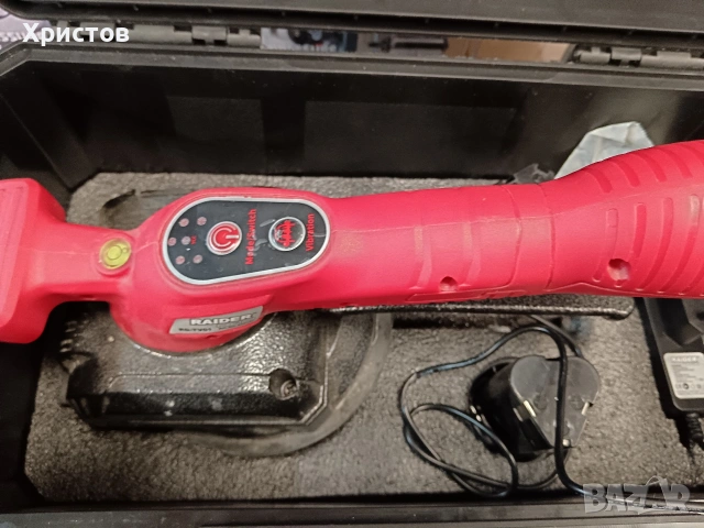 Акумулаторен вибратор за плочки Raider