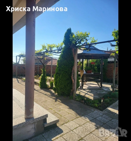 Продавам голяма двуетажна къща с двор 1000 кв.м, гараж и кладенец + сонда – с. Градина обл. Пловдив, снимка 3 - Къщи - 54381962