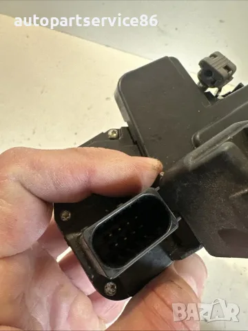 брава за предна лява врата #1511222 за Chevrolet Captiva (2012 г.), снимка 2 - Части - 55501536