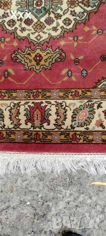 Ръчно тъкан вълнен персийски килим.Ирански.За ценители, снимка 4 - Килими - 55672349