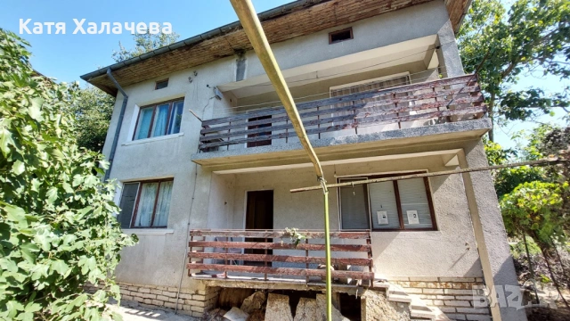 Представяме за продажба Самостоятелна Къща на 2 етажа в центъра на Балчик - на 3 минути от алеята.  , снимка 2 - Къщи - 54379416