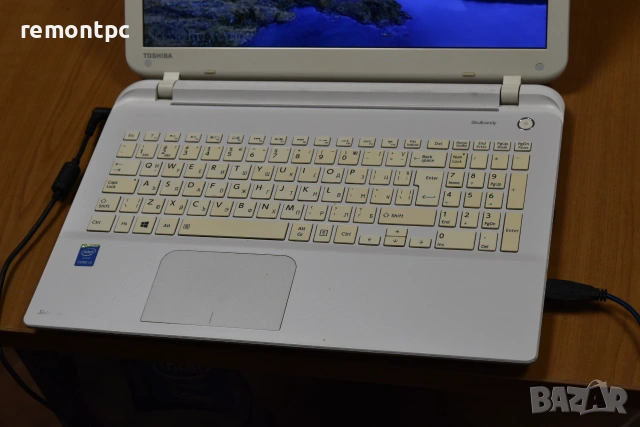 Toshiba Satellite L50-B-1M7 15.6 инчов бял лаптоп I3 4005U 6 GB DDR3 SSD батерия зарядно, снимка 5 - Лаптопи за работа - 55123833