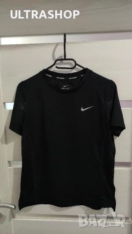 Nike M size ДАМСКА спортна фланелка, снимка 2 - Тениски - 54528766