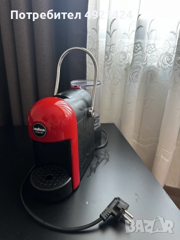кафемашина на капсули Lavazza, снимка 3 - Кафемашини - 55691722