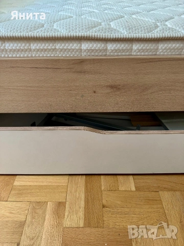 Двуетажно масивно дървено легло с матраци, снимка 5 - Спални и легла - 55047159