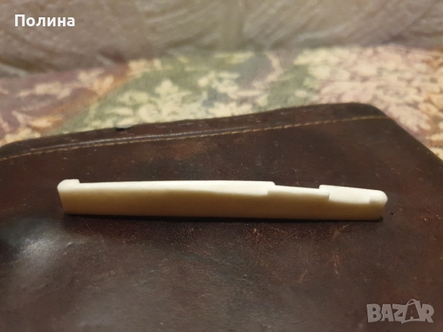  нът за акустична уестерън китара от кост (бридж/мостче)