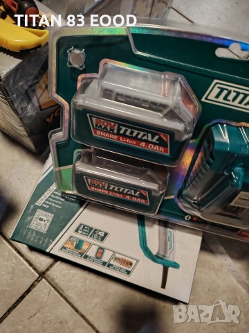 Комплект акумулаторни батерии и зарядно TOTAL INDUSTRIAL, 20 V, 2 x 4.0 Ah, 3 части, снимка 3 - Други инструменти - 54690177