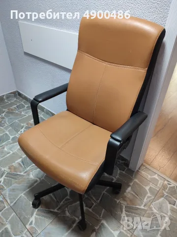 Продавам офис стол