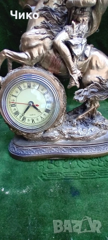 Красив часовник със стойка, снимка 3 - Антикварни и старинни предмети - 54115828
