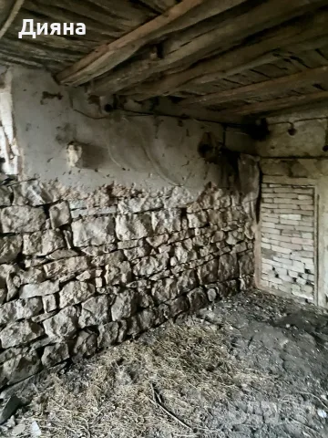 Парцел 2500 м2 със стари законови постройки в с.Щипско, снимка 2 - Парцели - 55459709