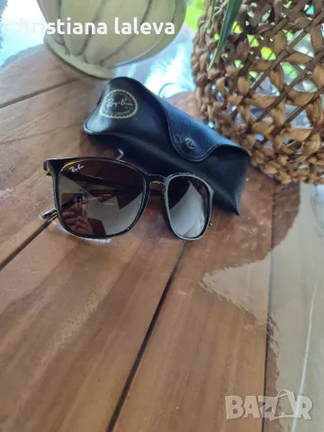 Продавам очила RayBan 