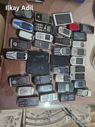 Лот стари телефони – Nokia / Samsung / Sony Ericsson / Motorola / HTC / Siemens – за части
