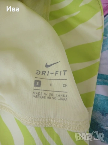 Спортно бюстие Nike S размер, снимка 3 - Корсети, бюстиета, топове - 54643379