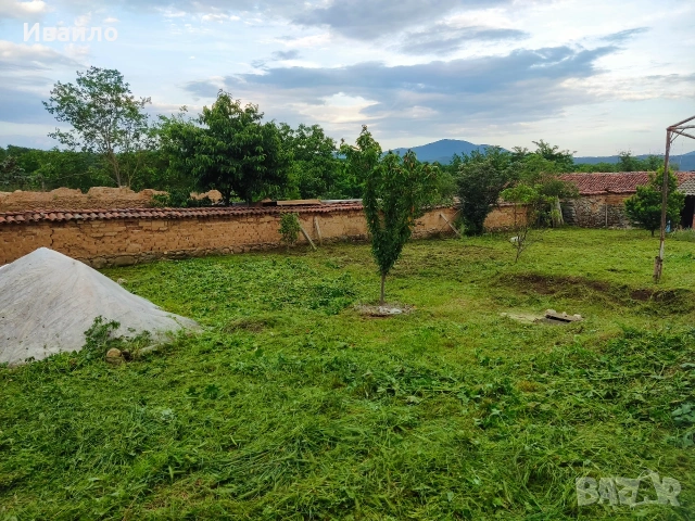 Къща и навес в Бегунци, общ. Карлово